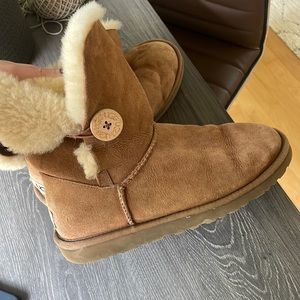 UGG boots, Size 8, Buttons